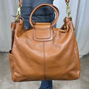 HOBO Sheila pebbles leather with tassel